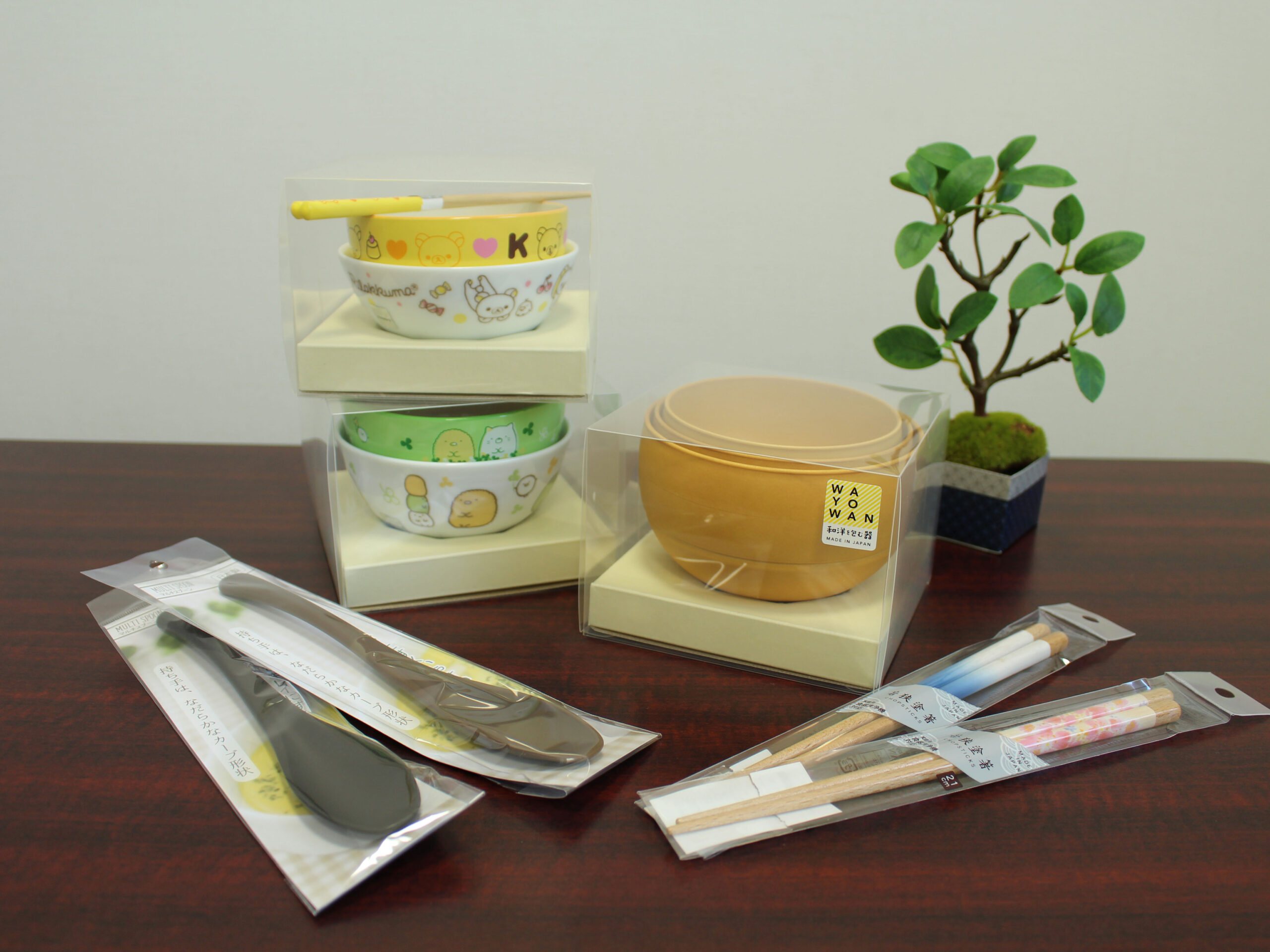 プラスチック製食器の製造業務　株式会社ダブルオー・コーポレーション　会津支店